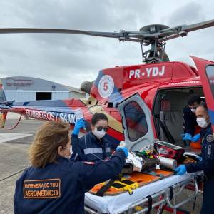 Enfermeira do HIJG e do serviço aeromédico relata experiência com transporte de crianças